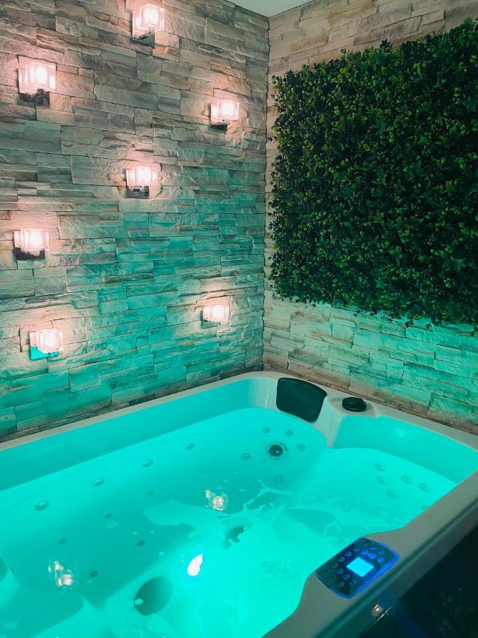 By Neptune - Appartement Rustique Jacuzzi Bondy Zewnętrze zdjęcie